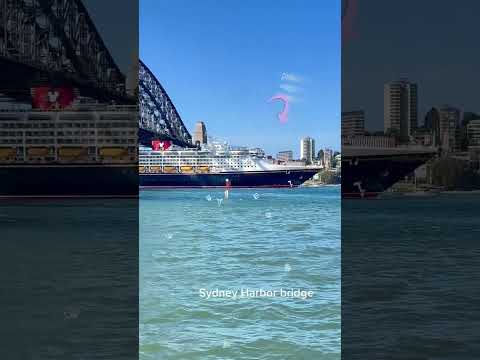 A beautiful day at Sydney Harbour 🌞✨ Strolling by the iconic Harbour Bridge and Opera House